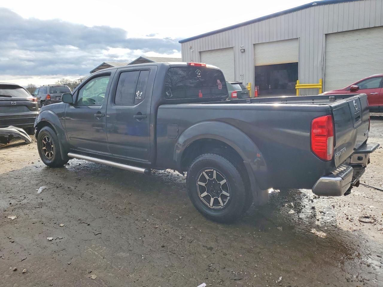 2010 Nissan Frontier Crew Cab - Фото 2