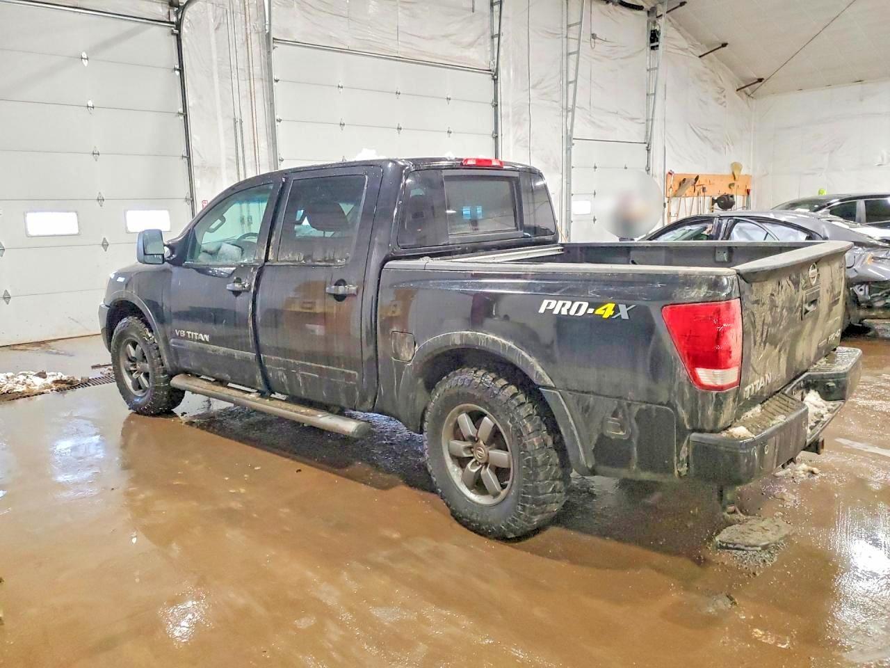 2015 Nissan Titan S - Фото 2