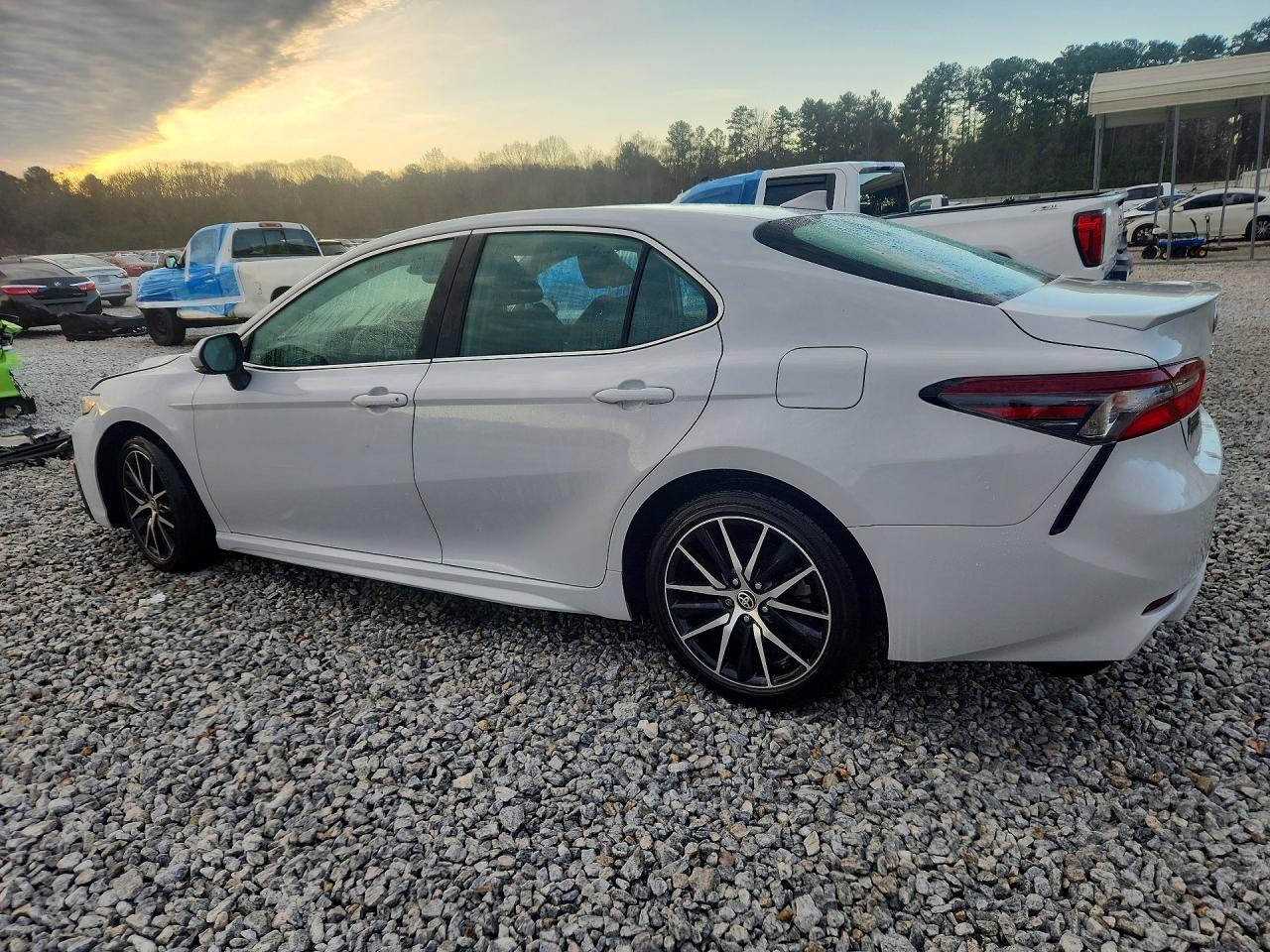 2024 Toyota Camry Se - Фото 2