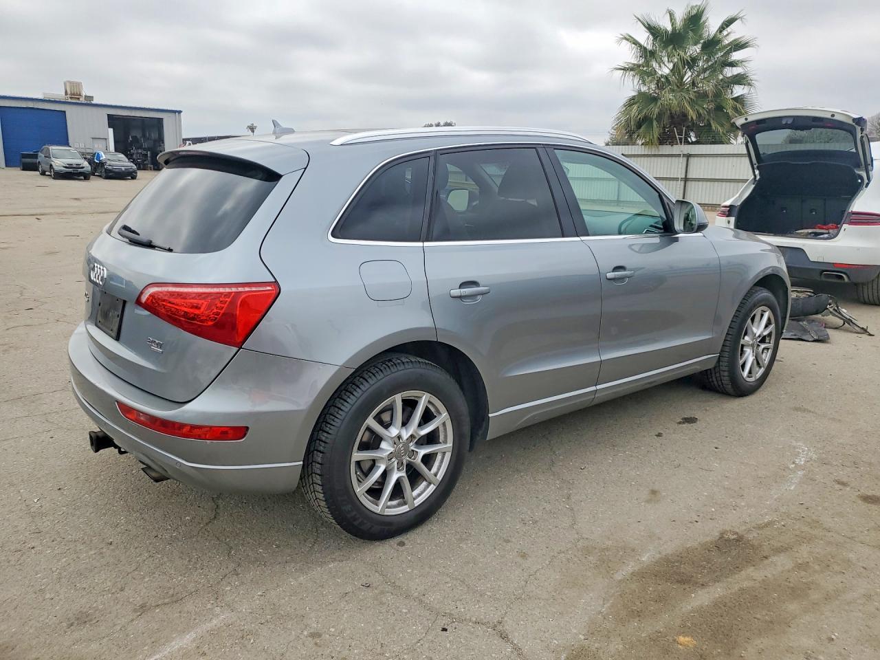 2011 Audi Q5 Premium Plus - Image 3