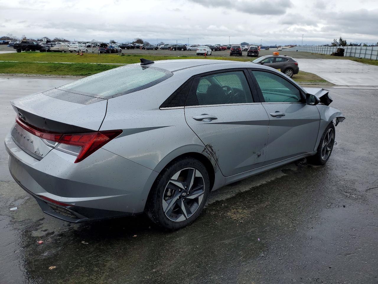 2022 Hyundai Elantra Limited - Фото 3