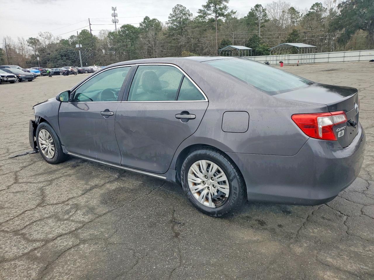 2012 Toyota Camry Le - Фото 2