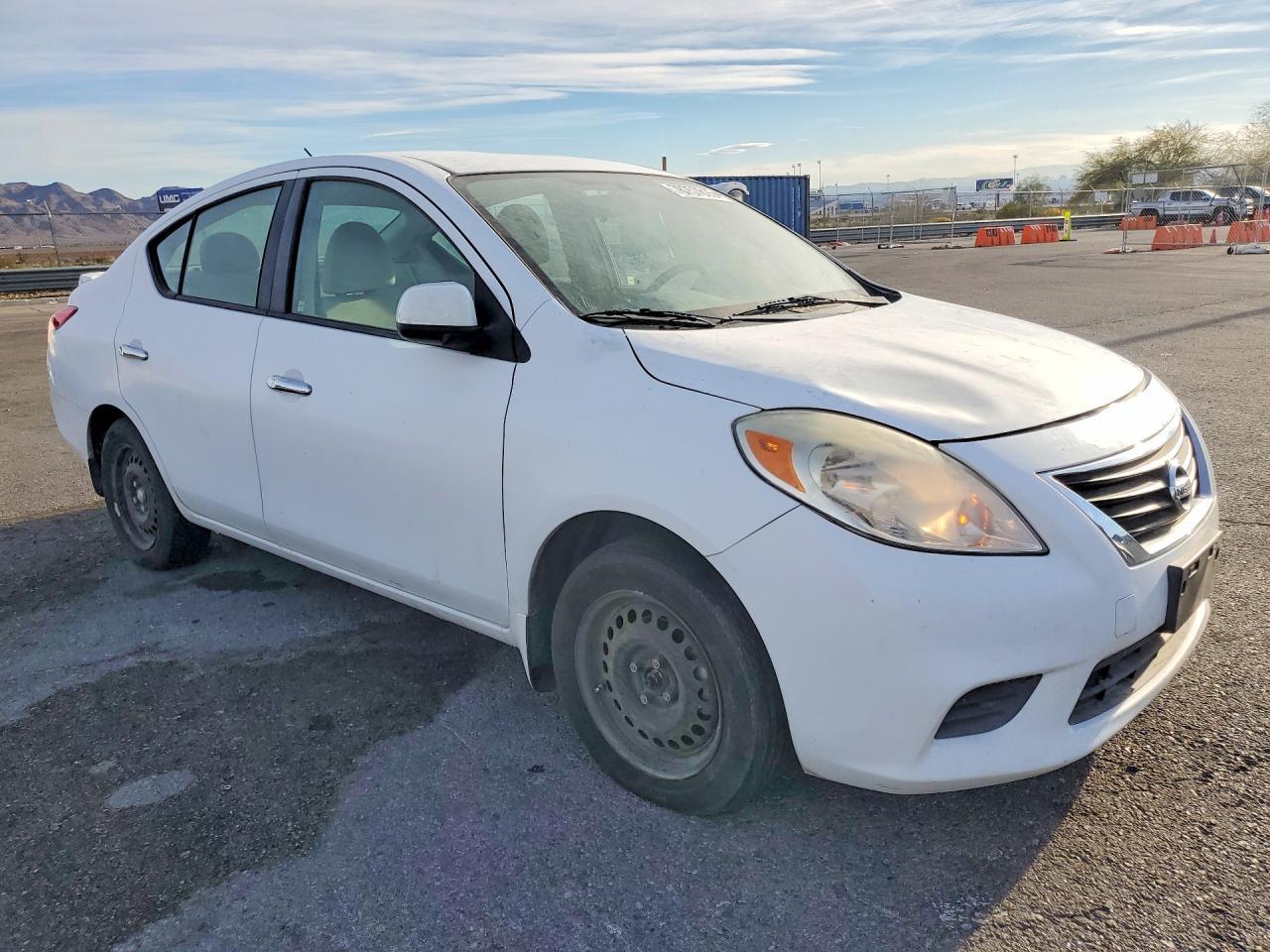 2014 Nissan Versa - Image 4
