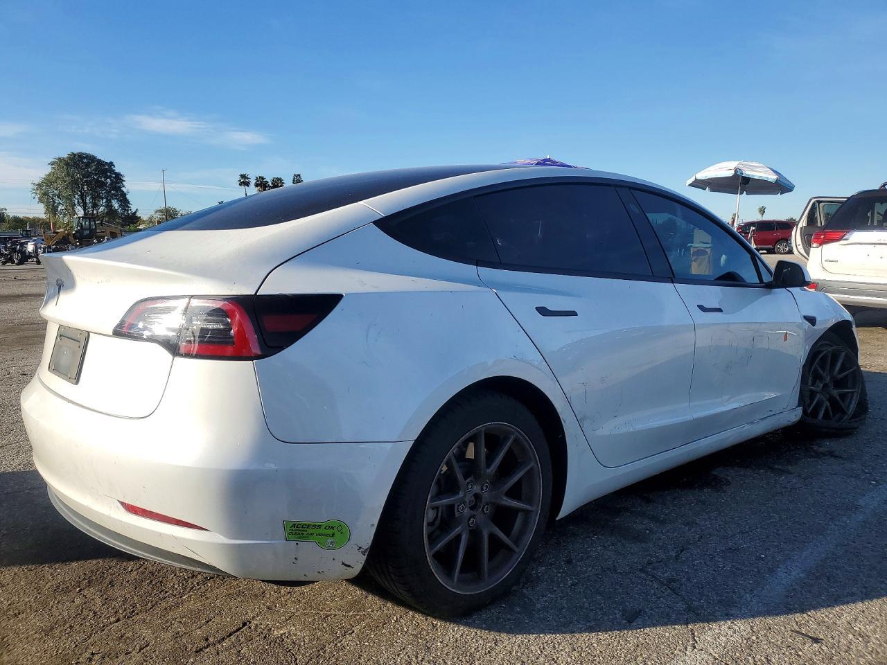2023 Tesl Model 3 - Фото 3
