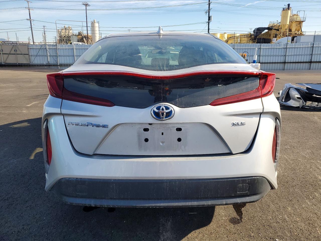 2022 Toyota Prius Prime Le - Image 6