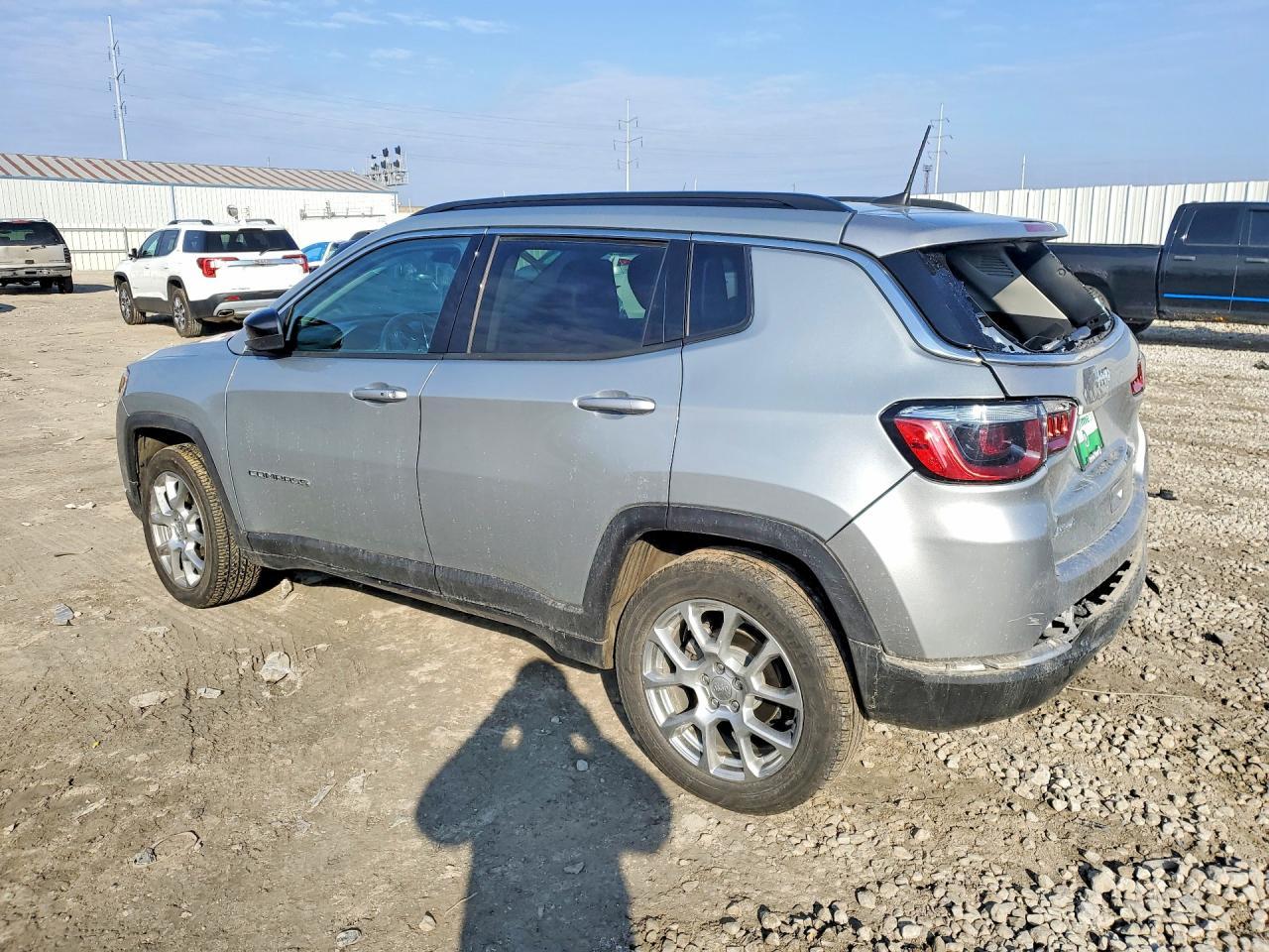2022 Jeep Compass Latitude Lux - Image 2