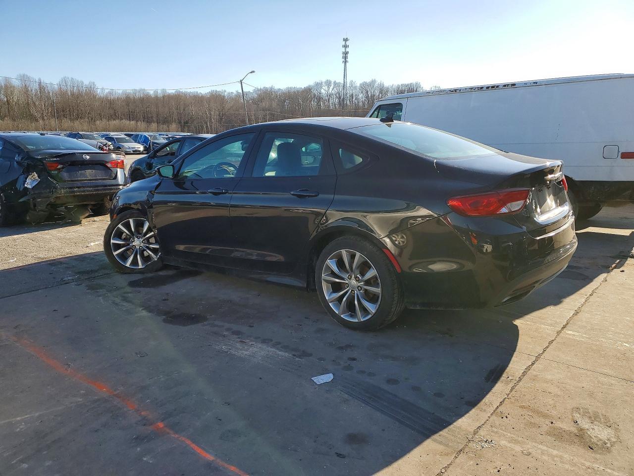 2015 Chrysler 200 S - Фото 2