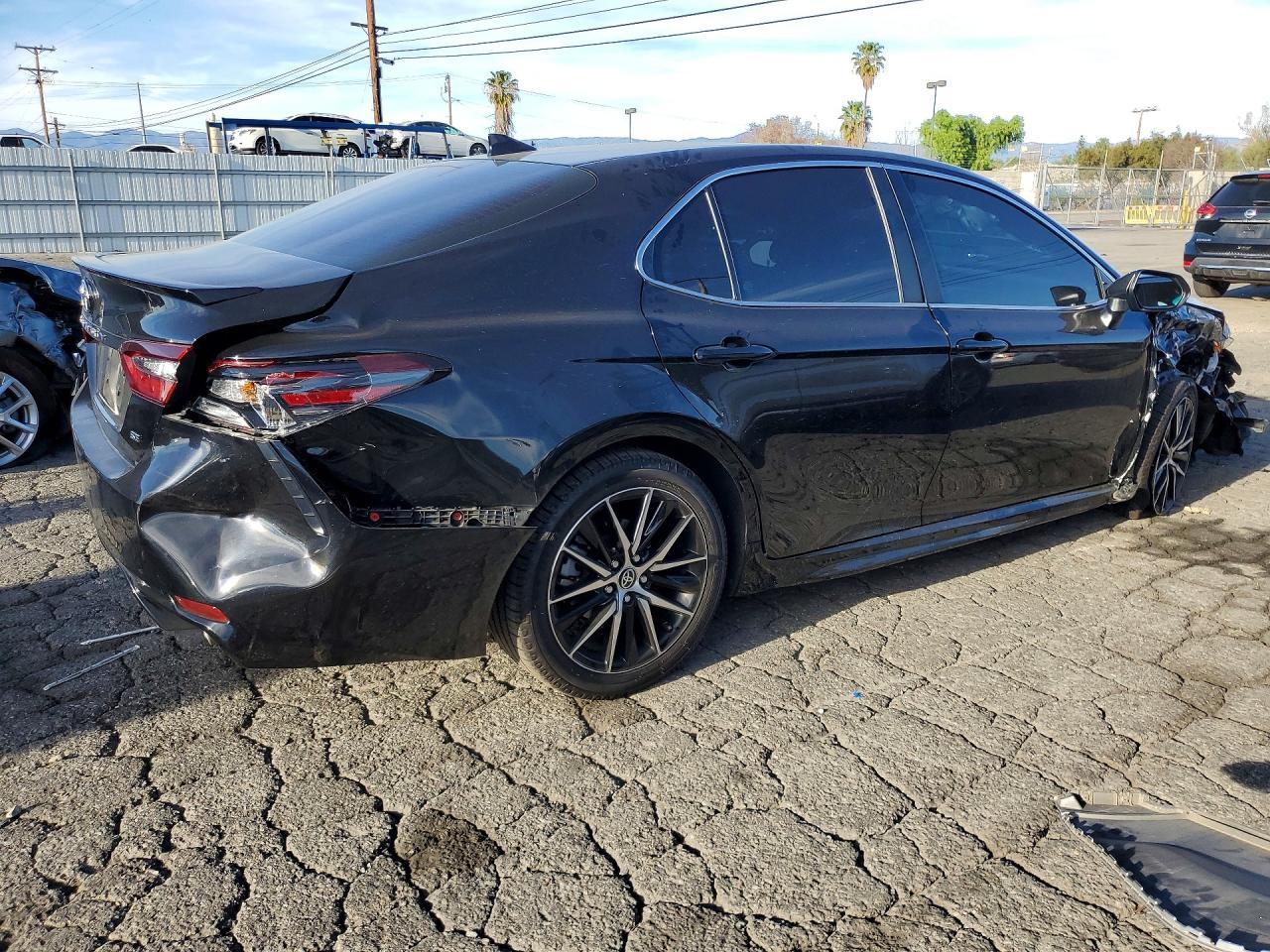 2024 Toyota Camry Se - Фото 3