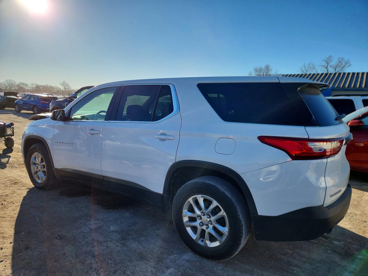 2019 Chevrolet Traverse Ls - Фото 2