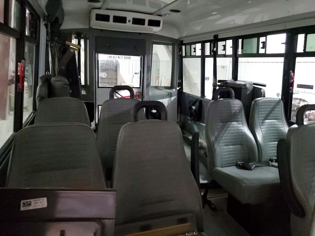 2016 Ford Econoline E350 Super Duty Cutaway Van - Фото 6