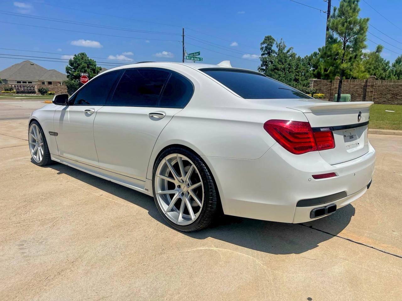 2010 BMW 750 Li - Фото 3