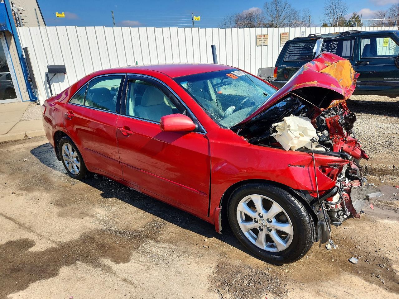 2011 Toyota Camry Le - Image 4