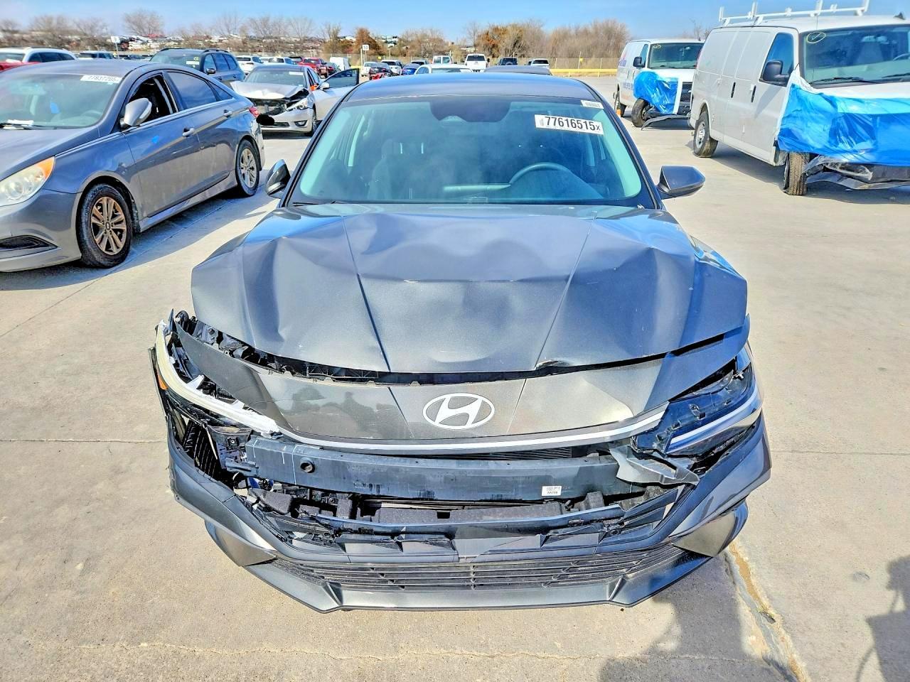 2024 Hyundai Elantra - Image 5