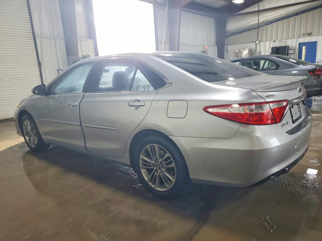 2015 Toyota Camry Se - Image 2