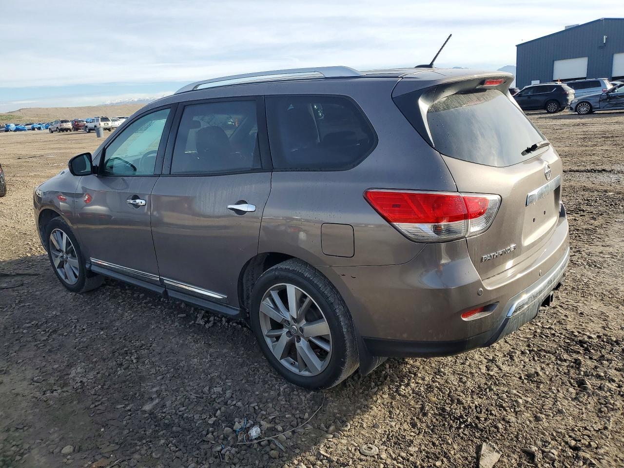 2013 Nissan Pathfinder Sv - Image 2