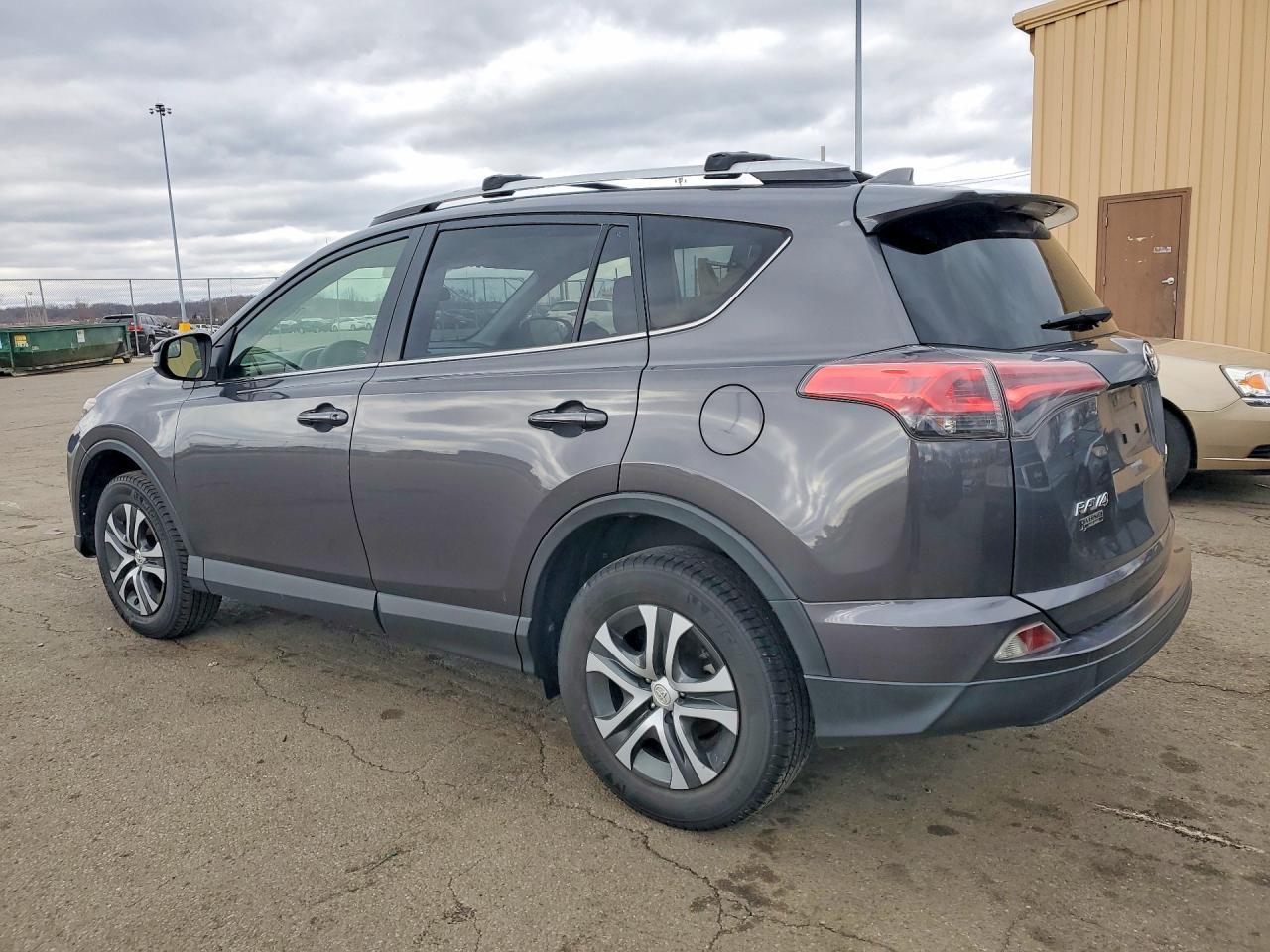 2016 Toyota Rav4 Le - Фото 2
