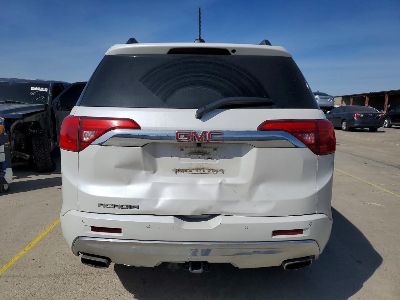 2018 GMC Acadia Denali - Фото 6