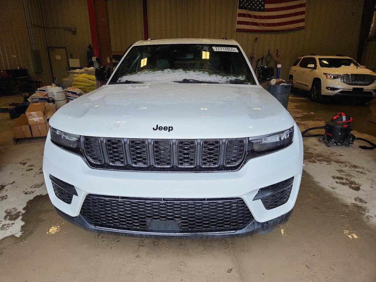 2023 Jeep Grand Cherokee Laredo - Image 5