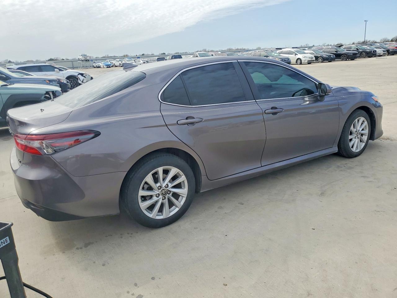 2024 Toyota Camry Le - Фото 3