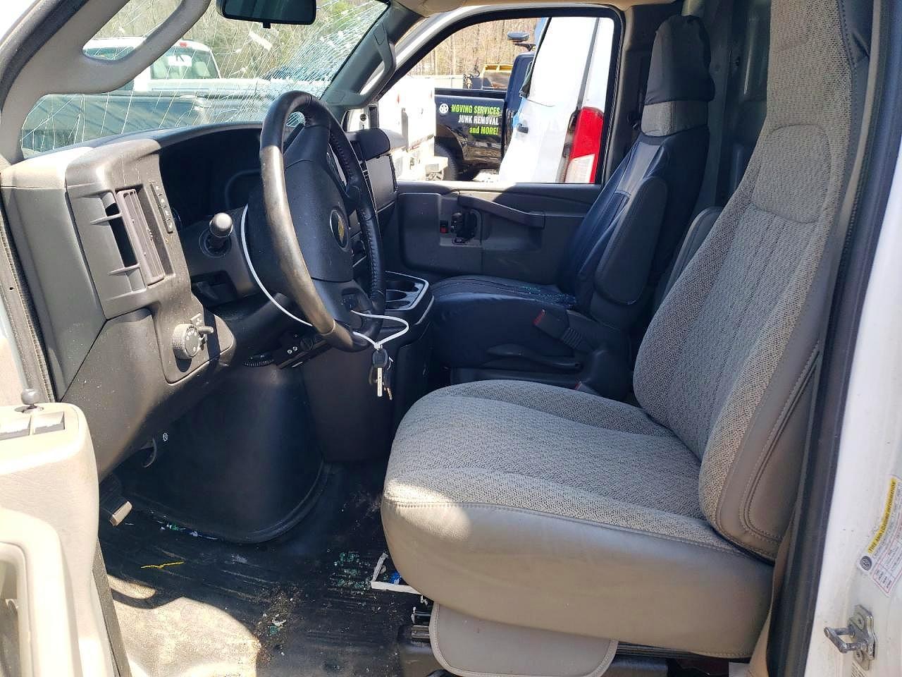 2023 Chevrolet Express G3500 - Фото 7