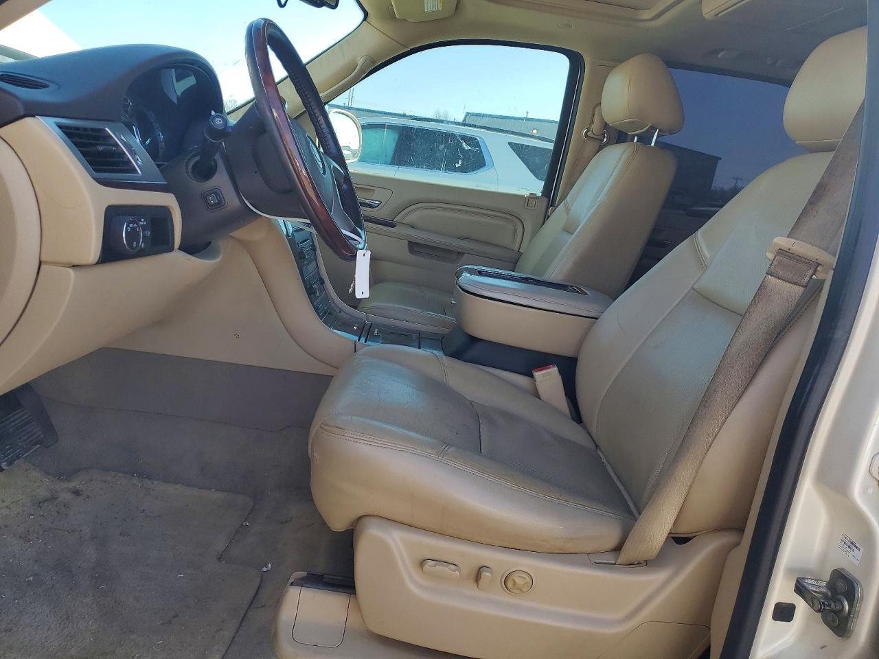 2013 Cadillac Escalade Luxury - Image 7