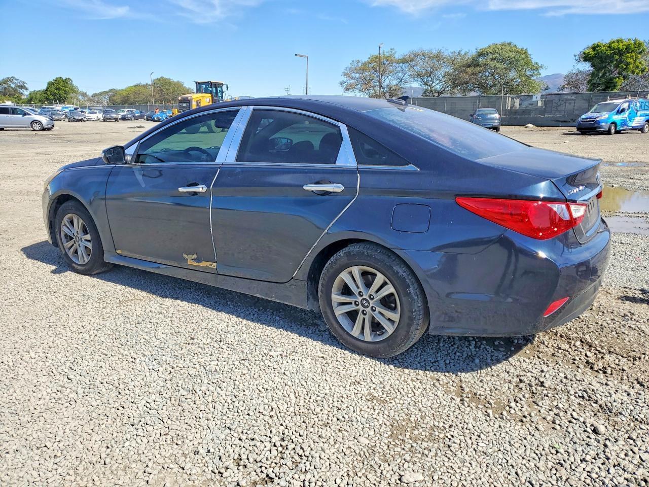 2014 Hyundai Sonata Gls - Image 2