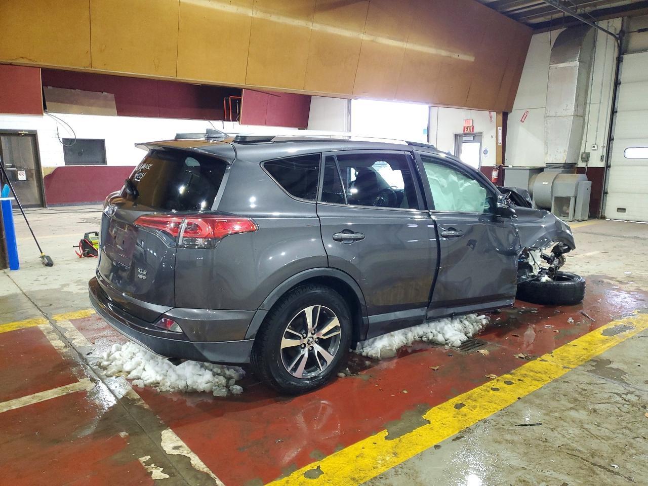 2018 Toyota Rav4 Adventure - Фото 3
