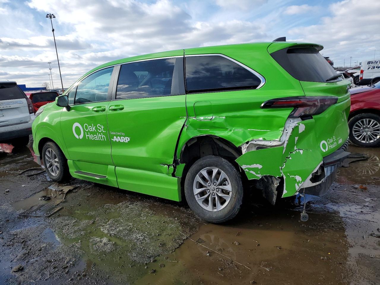 2024 Toyota Sienna Le - Image 2