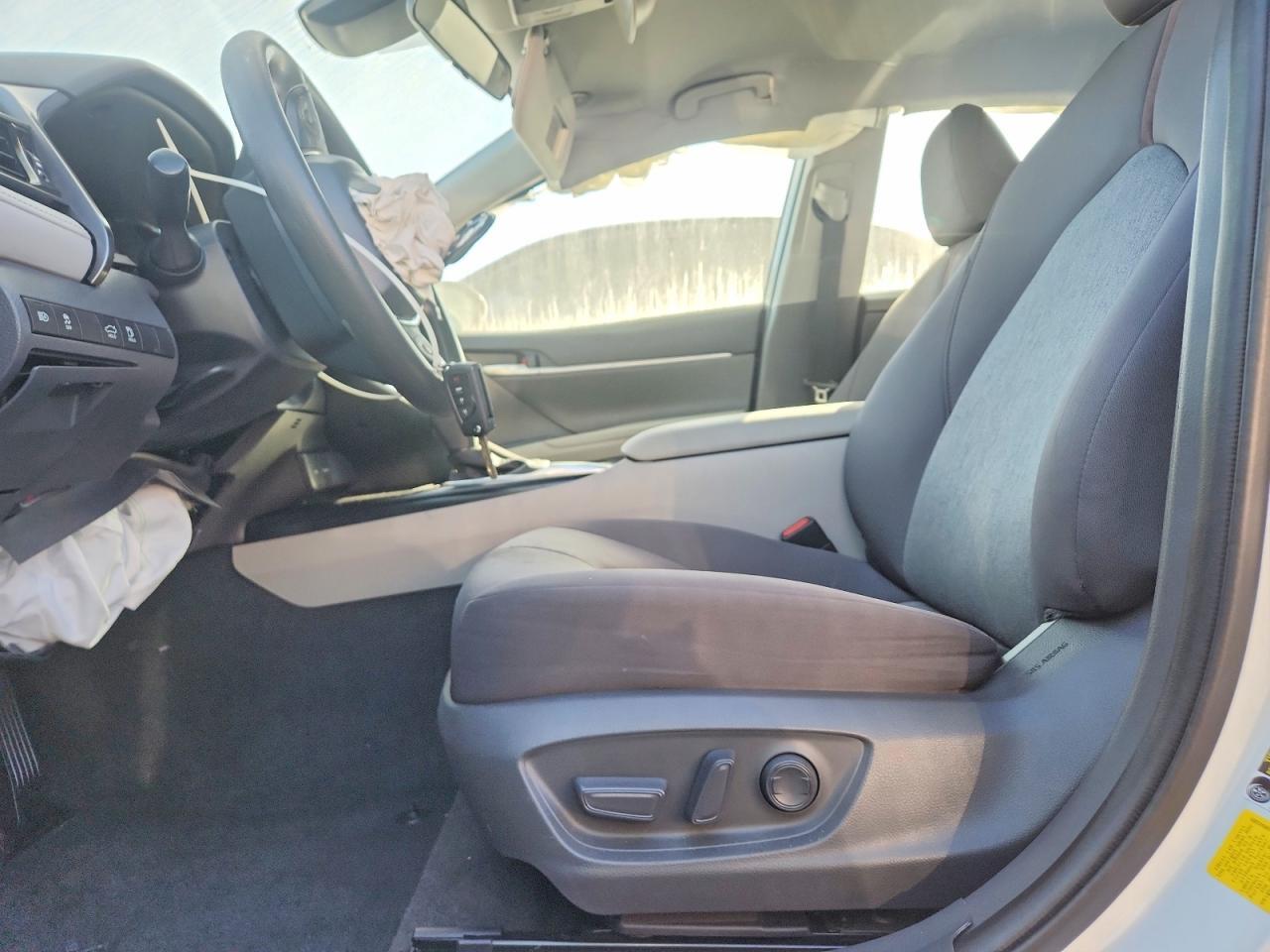 2020 Toyota Camry Le - Фото 7