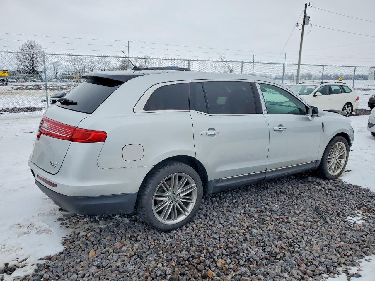 2019 Lincoln Mkt - Image 3