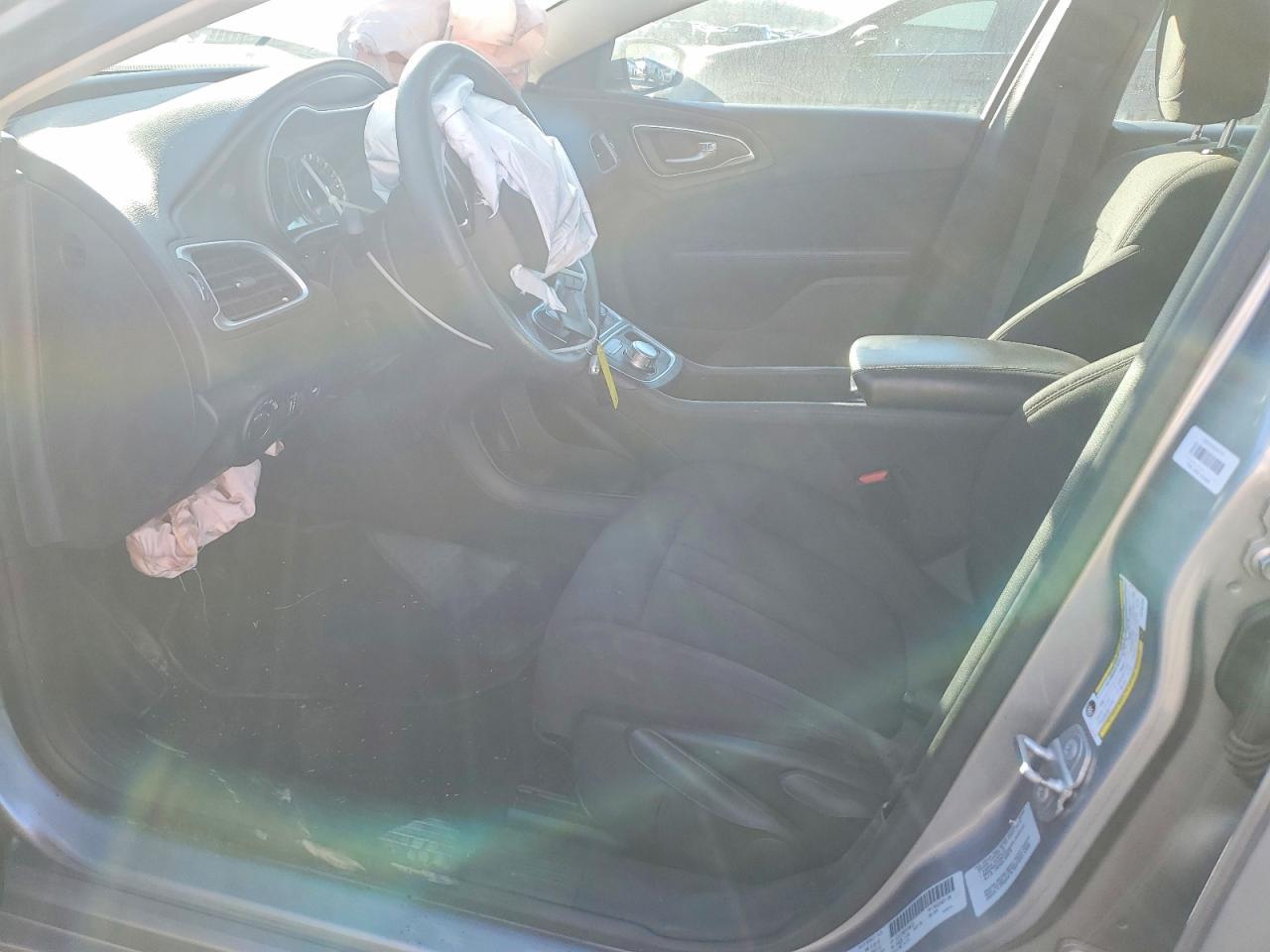 2015 Chrysler 200 Limited - Image 7