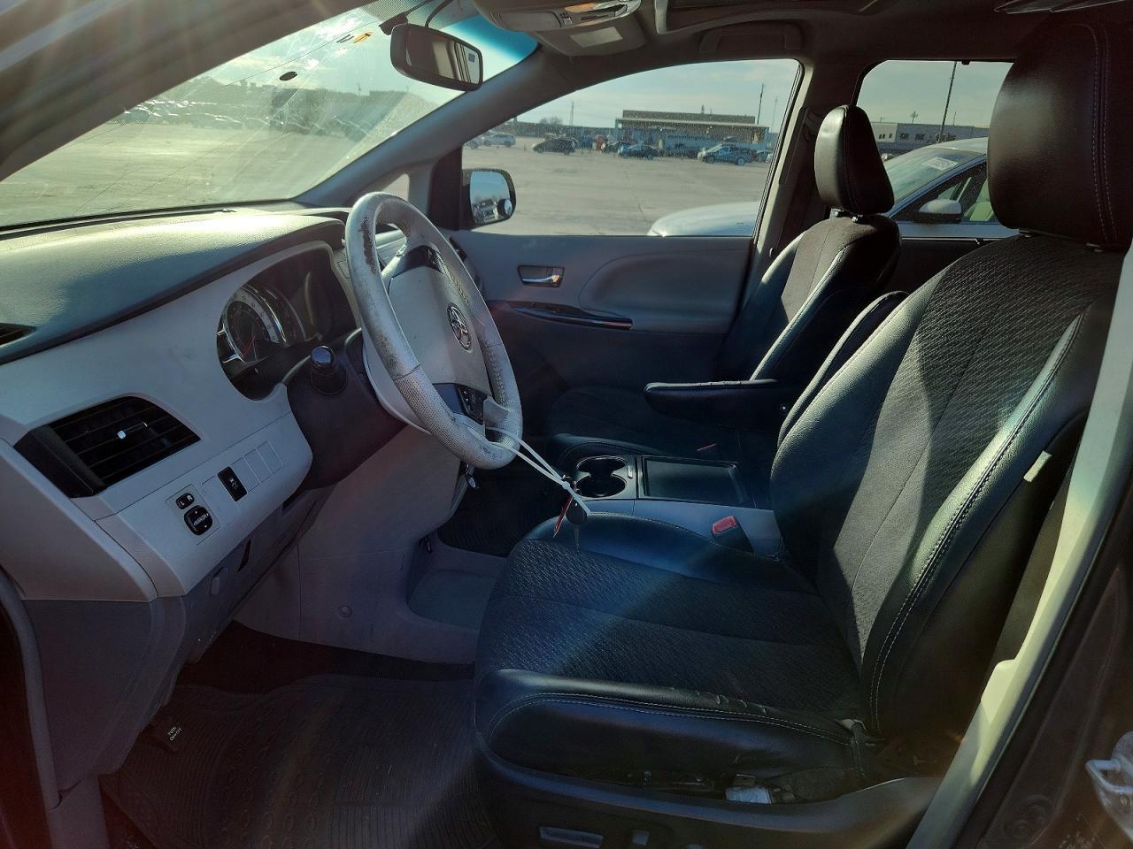 2014 Toyota Sienna Sport - Фото 7