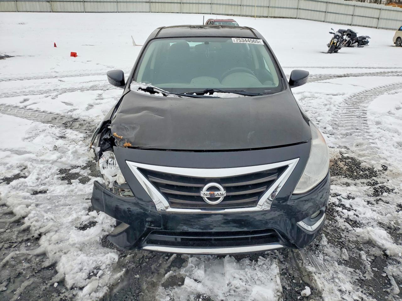 2015 Nissan Versa S - Image 5