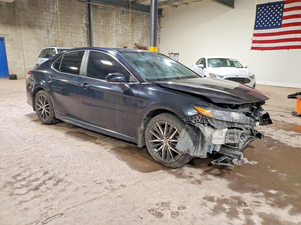 2021 Toyota Camry Se - Image 4