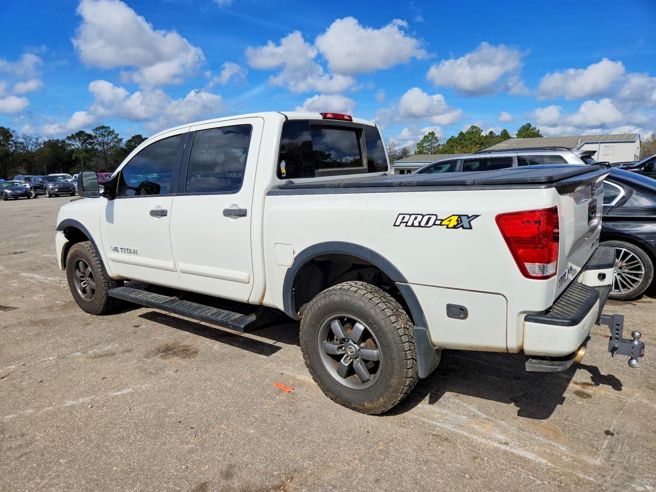 2015 Nissan Titan S - Фото 2