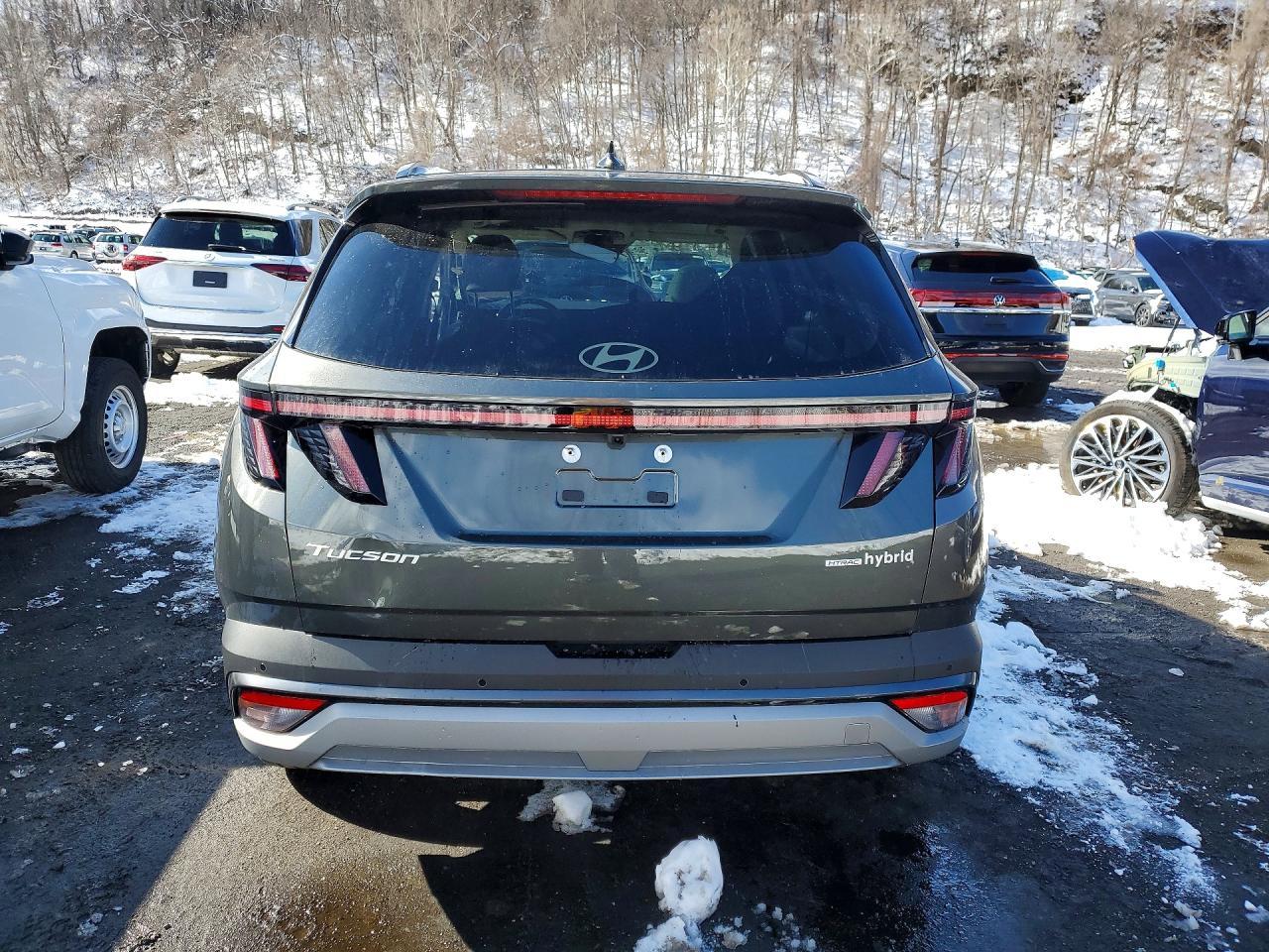 2025 Hyundai Tucson Hybrid Limited - Image 6