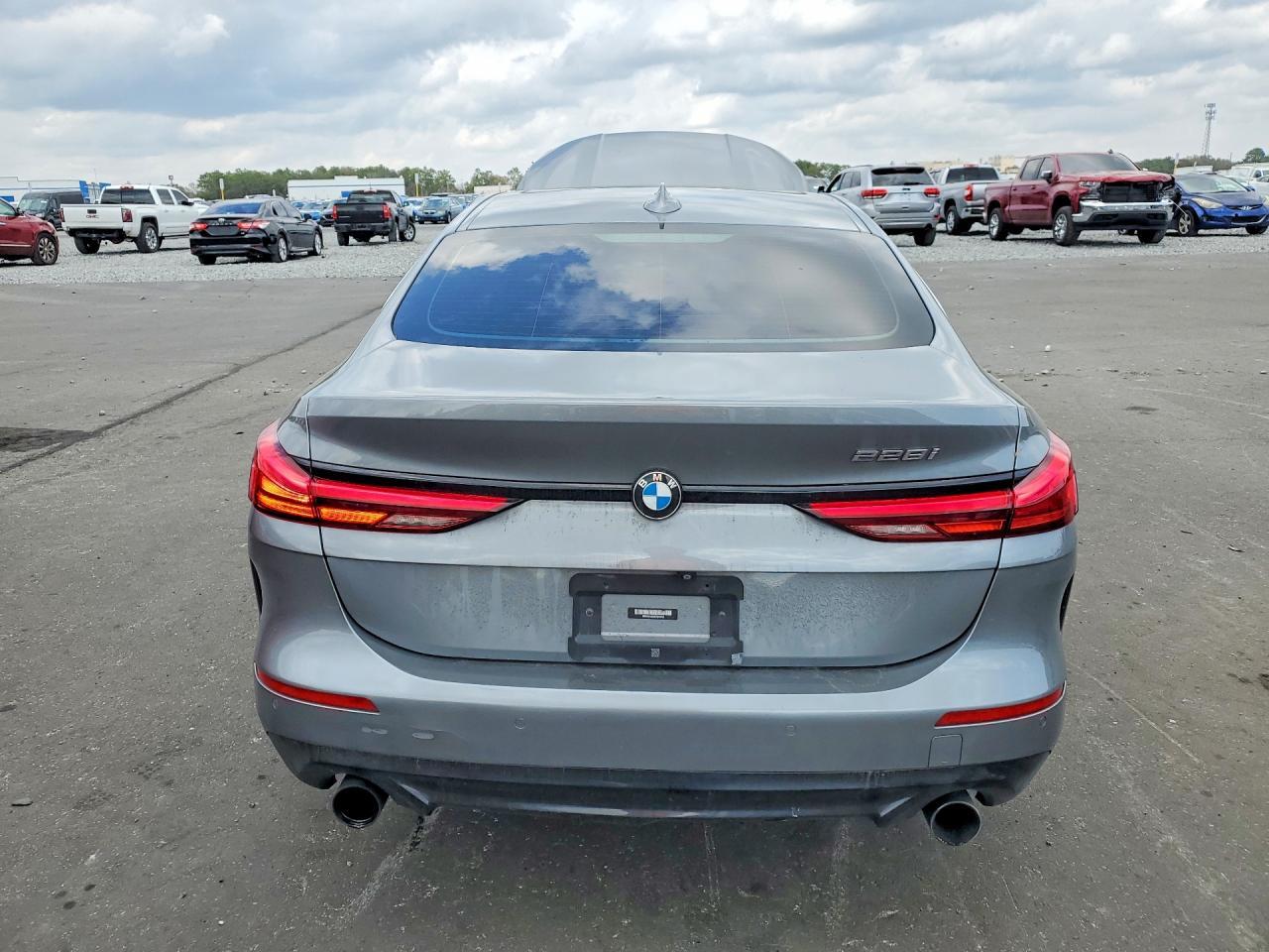 2022 BMW 228I - Фото 6