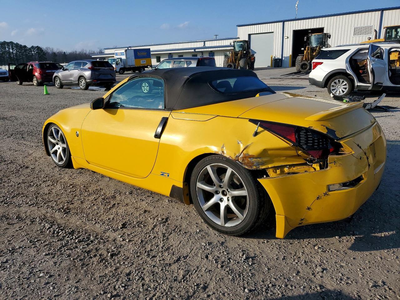 2005 Nissan 350Z Enthusiast - Image 2