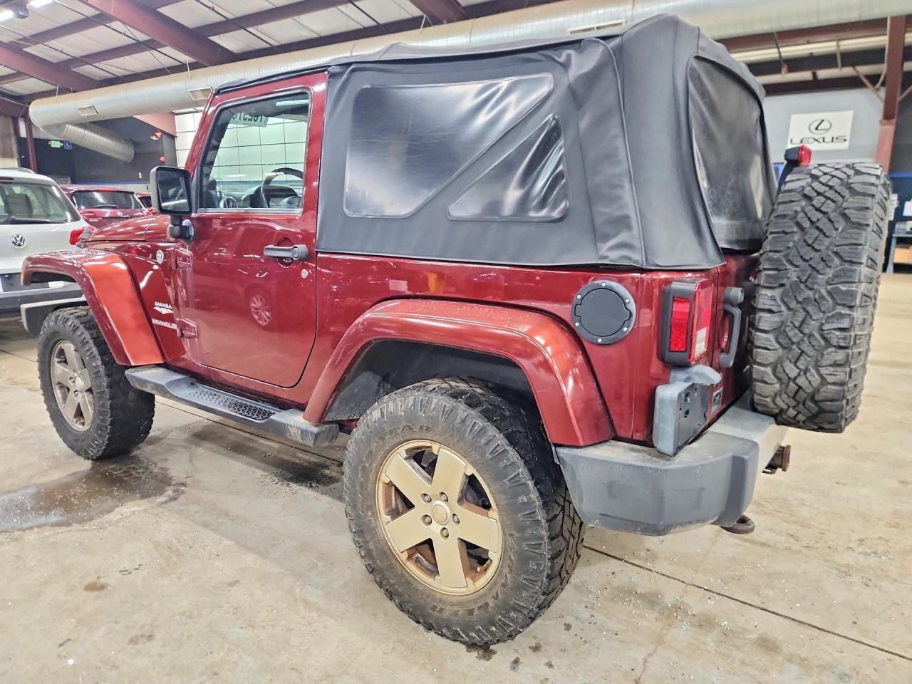 2010 Jeep Wrangler Sahara - Фото 2
