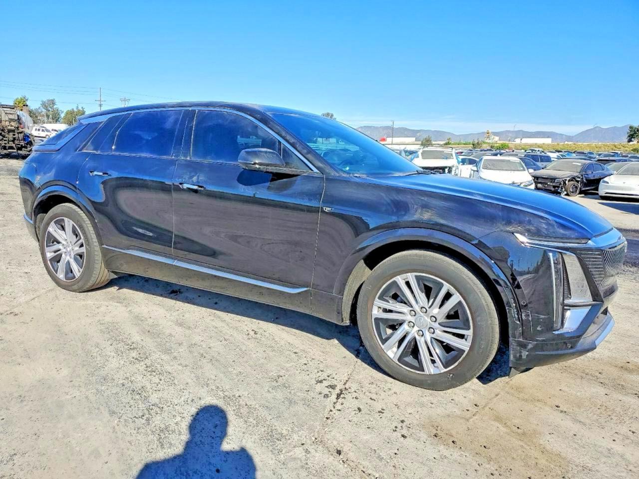 2024 Cadillac Lyriq Tech