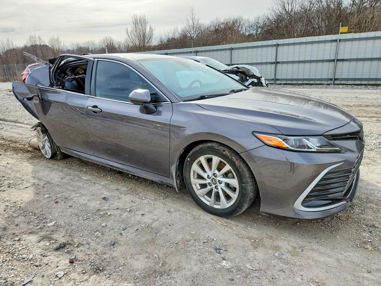 2021 Toyota Camry Le - Фото 4