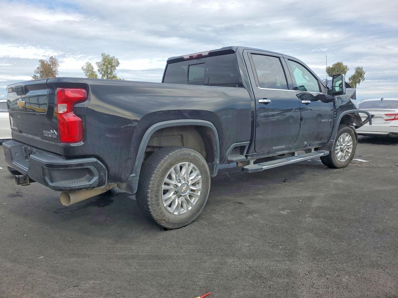 2022 Chevrolet Silverado K3500 High Country - Фото 3