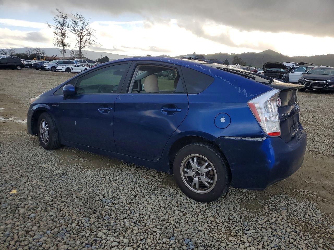 2010 Toyota Prius - Image 2