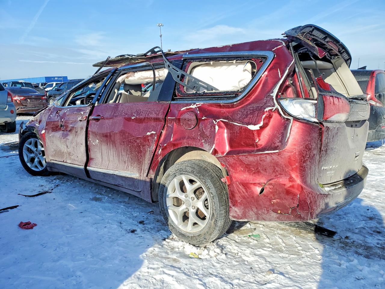 2017 Chrysler Pacifica Touring L - Image 2