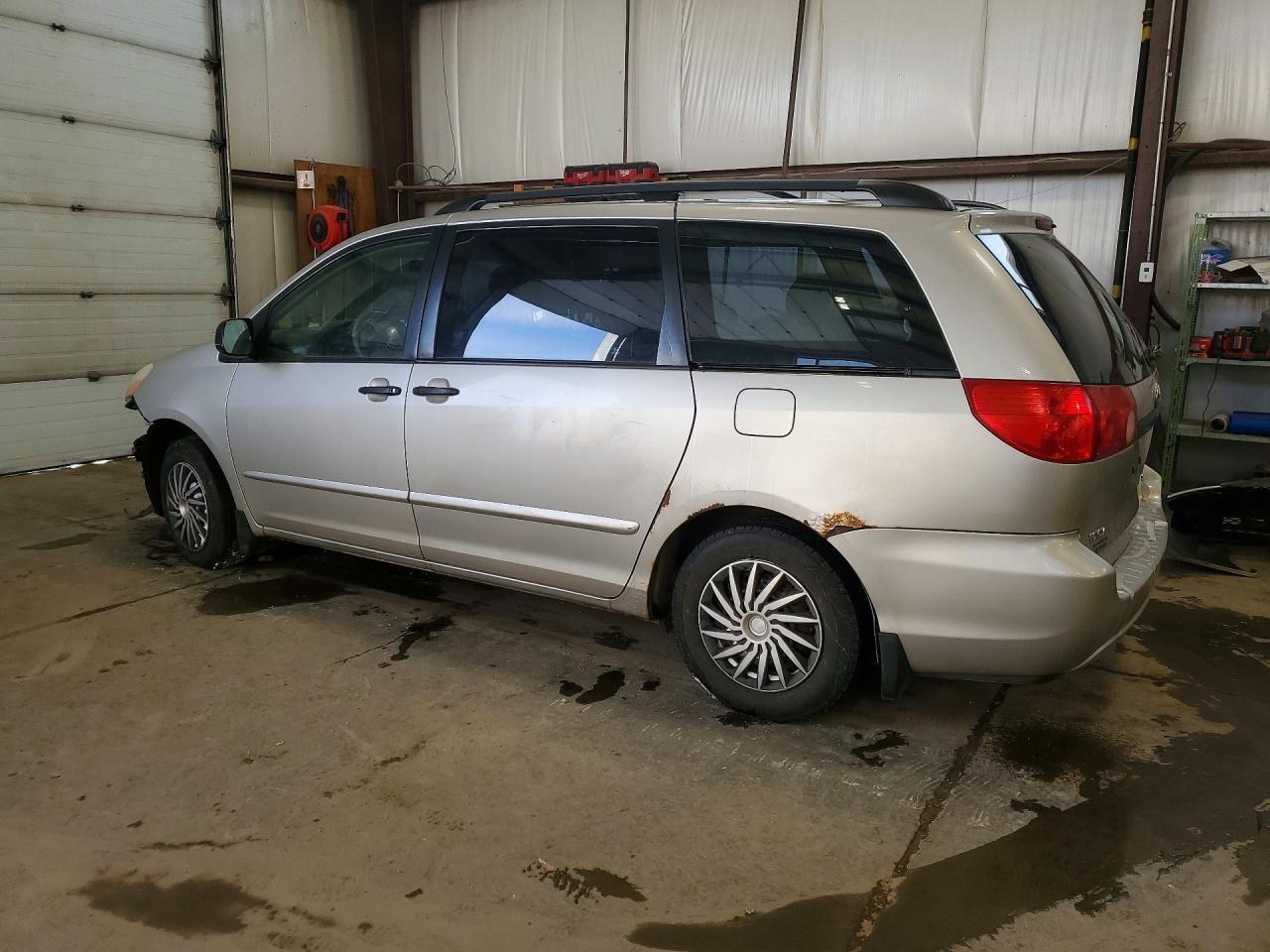 2007 Toyota Sienna Ce - Фото 2