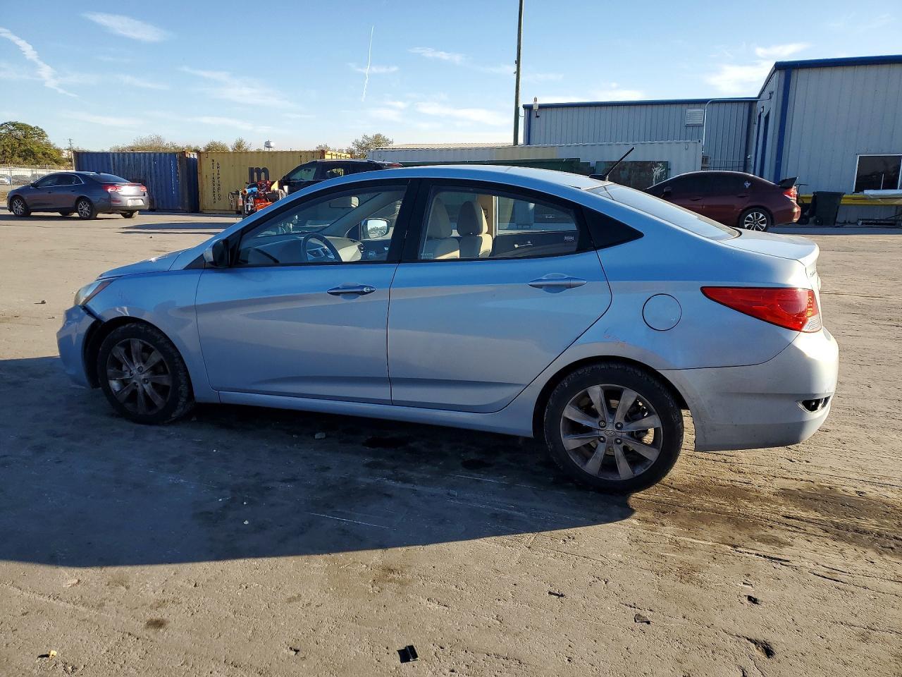 2013 Hyundai Accent Gls - Фото 2