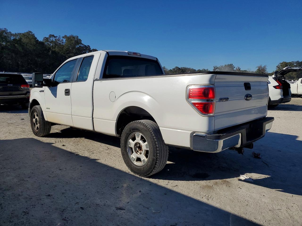 2014 Ford F150 Super Cab - Фото 2
