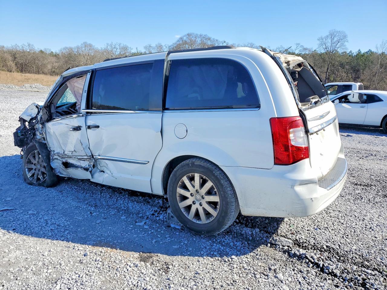 2016 Chrysler Town & Cou - Фото 2