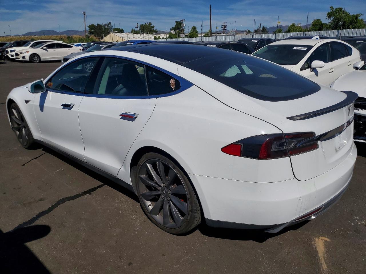 2014 Tesla Model S - Фото 2
