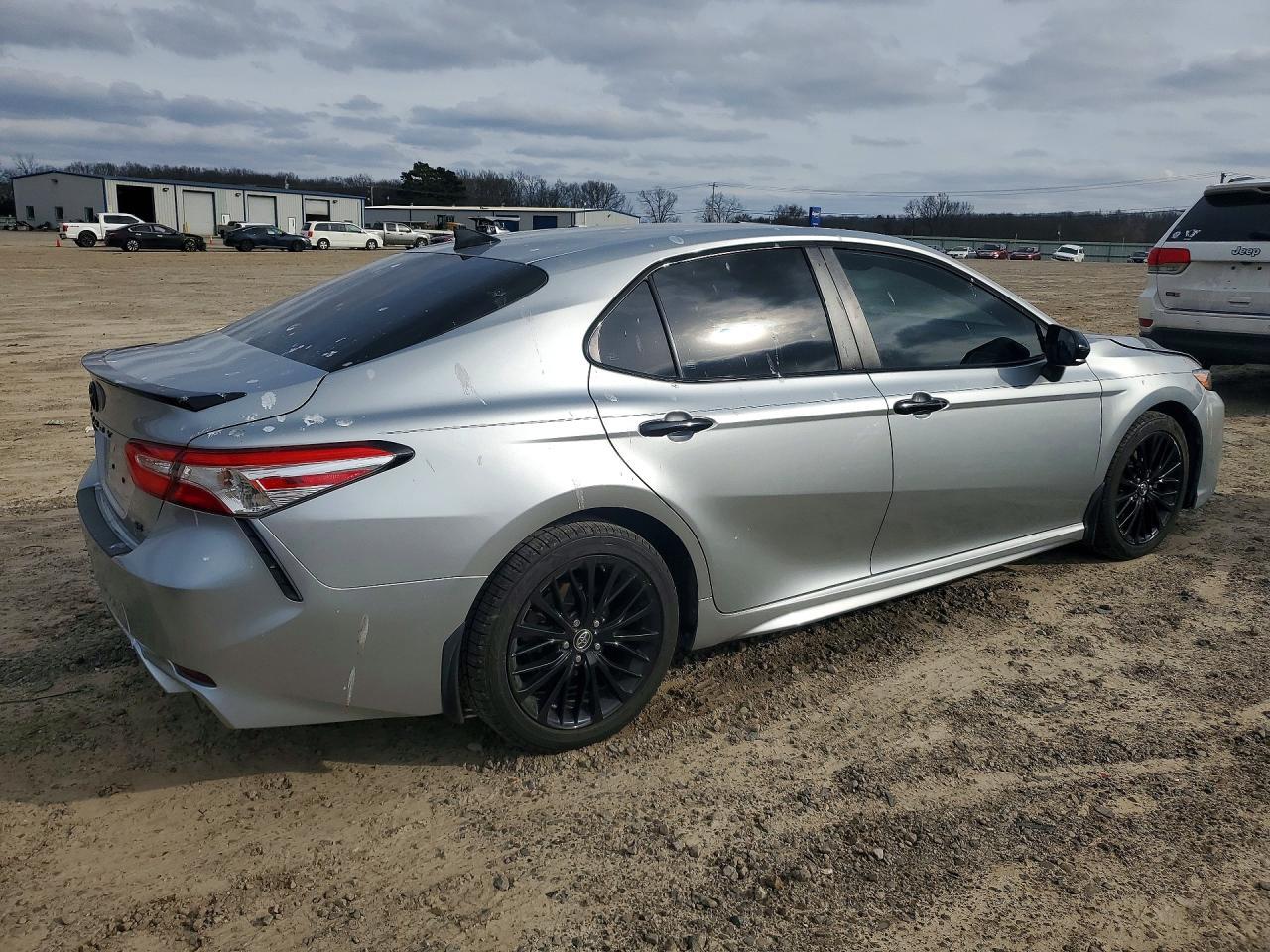 2020 Toyota Camry Se - Image 3